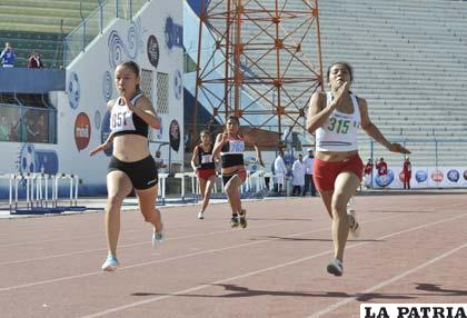 Las pruebas atléticas se corren en la pista del estadio “Bermúdez”