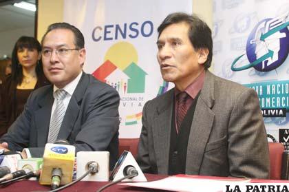 Firma de convenio entre Ricardo Laruta y Oscar Calle para socializar detalles de Censo 2012 /APG