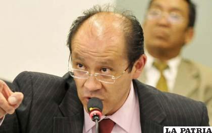 El ejecutivo de la APLP Antonio Vargas asegura que no hay motivo para proceso contra el padre Eduardo Pérez Iribarne /boliviagentederadio.blogspot.com