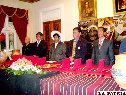 Acto de reconocimiento al Conjunto Folklórico y Cultural Phujllay Oruro