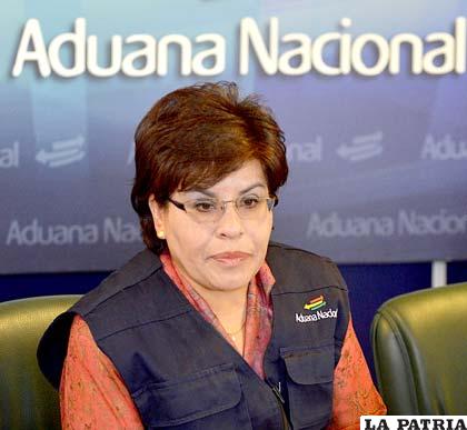 Marlene Ardaya presidenta de la Aduana informa sobre las medidas que asumen para evitar la evasión impositiva /APG