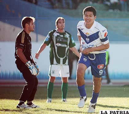 Saucedo es el goleador del torneo de la Liga