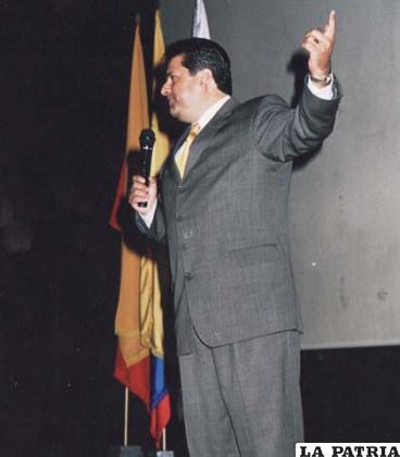 Manuel Paz en una de sus conferencias