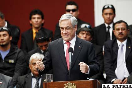 Presidente chileno, Sebastián Piñera (c)