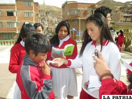 Estudiantes de Fe y Alegría durante la dinámica de grupo
