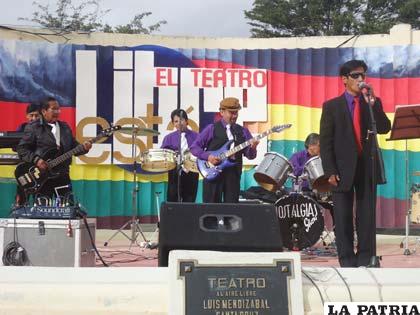 Nostalgias Show en “El teatro está libre”