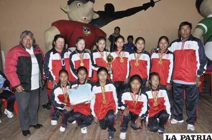 El equipo de básquetbol del colegio San Ignacio de Loyola 