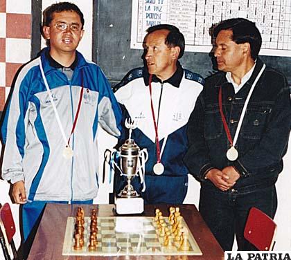René Aguilar, Freddy Cruz y Adolfo Flores lograron la medalla de Oro en los Juegos Nacionales de Docentes Universitarios