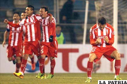 Católica avanza a paso firme en el torneo de fútbol chileno
