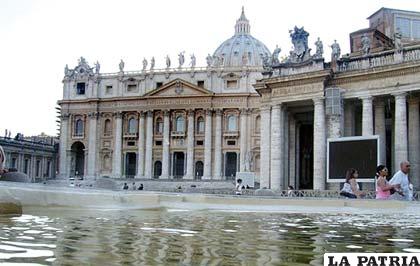 La plaza de San Pedro en el Vaticano