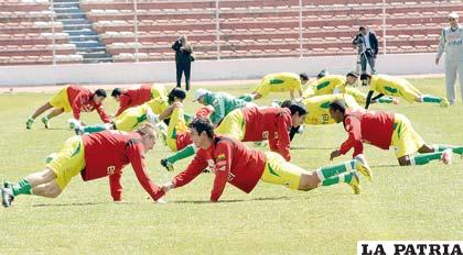 La Selección Nacional  entrenó ayer en el estadio “Hernando Siles” de La Paz 