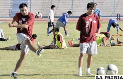 Mario Ovando y Marcelo Gomes en el entrenamiento de ayer