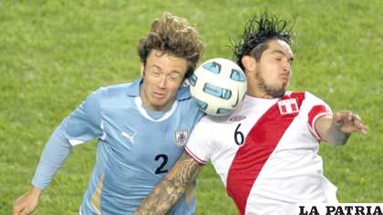 Uruguay venció en la ida por 4-2 a la selección de Perú