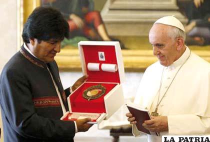 Morales presenta al Papa Francisco una memoria sobre el pedido de mar para Bolivia