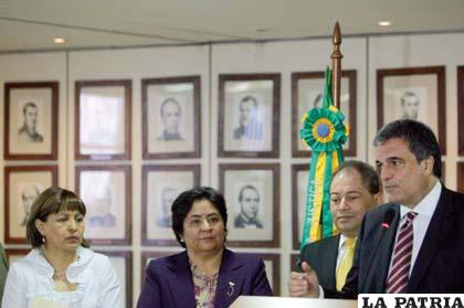 Comisión boliviana entrega documentación en Brasil sobre el caso de Roger Pinto