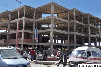 El eterno edificio inconcluso