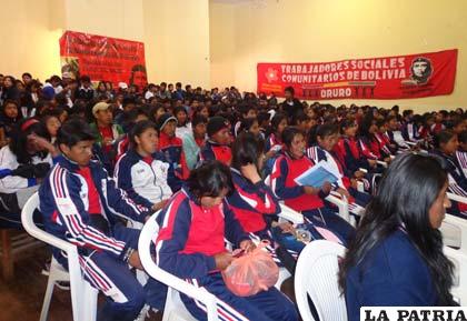 Acto de inauguración de las escuelas comunitarias