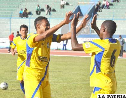 Martins y Mosquera celebran el triunfo de Huanuni