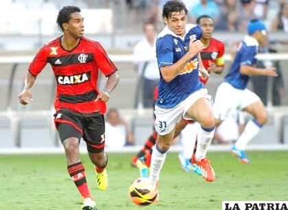 Una acción de la victoria de Cruzeiro ante Flamengo