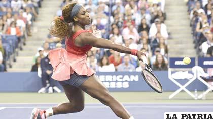 Serena Williams en pleno juego, ayer, en la final