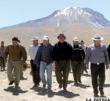 Autoridades recorrieron hitos fronterizos con Chile