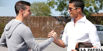 Bale saluda a Ronaldo en el entrenamiento del Real Madrid