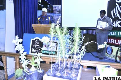 En conferencia de prensa expusieron plantas ornamentales 