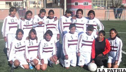 Integrantes del equipo del colegio Carmen Guzmán de Mier
