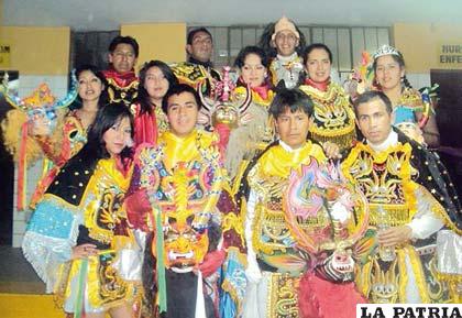 Elenco del Taller de Danzas Oruro