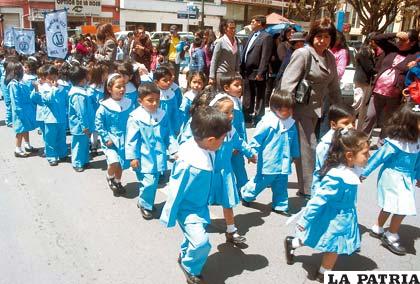 El celeste identifica de manera peculiar al uniforme de los niños del “Zaconeta”