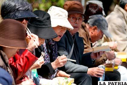 El número de japoneses centenarios ha aumentado