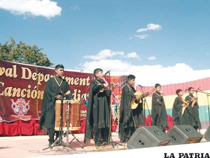 Grupo folklórico del colegio “Ignacio León”