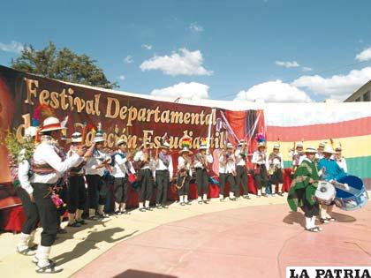 Representación del colegio “Simón Bolívar” en la categoría autóctonos