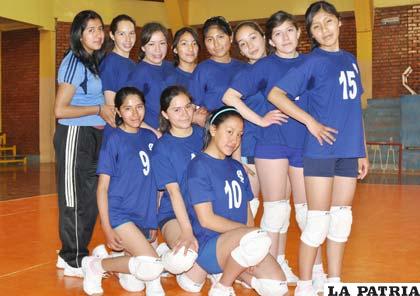 Integrantes de la selección orureña de voleibol, categoría Infantil damas