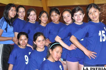 Las integrantes de la selección de voleibol de Oruro