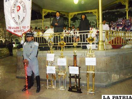 Banda del San Ignacio de Loyola muestra a Oruro sus galardones