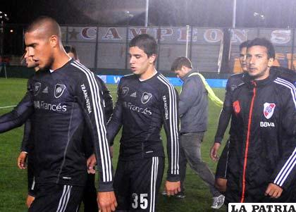 Desolación de los jugadores de River por el empate ante el Arsenal