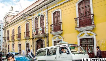 El Colegio Nacional “San Simón de Ayacucho” en La Paz es patrimonio cultural