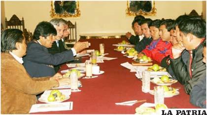El Jefe de Estado se reunió con la dirigencia de la Confederación de Universitarios de Bolivia