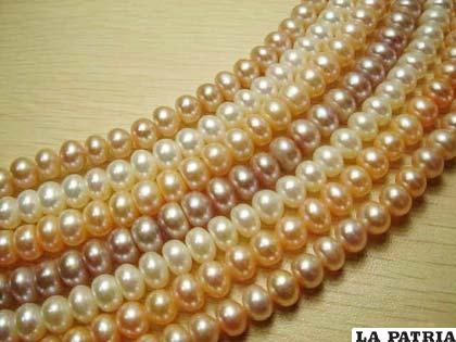 Perlas chinas de diferentes colores, existen en varios tamaños, colores y formas