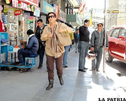 Rebeca Delgado pasea en las calles de La Paz