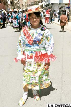 Wititis del colegio “Alcira Cardona” con vestimenta ecológica