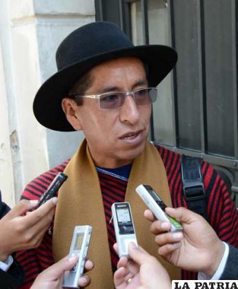 Cusi denuncia presiones políticas en la justicia