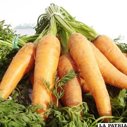 El jugo de zanahoria es un excelente remedio para tratar cólicos intestinales, apendicitis, úlceras pépticas y dispepsia