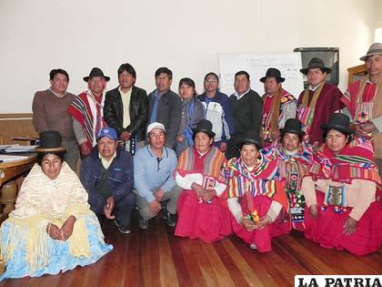 Autoridades de municipios que constituyeron la Mancomunidad Río Desaguadero