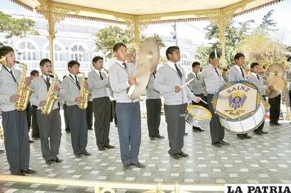 Banda del colegio Sainz, una de las más representativas de Oruro