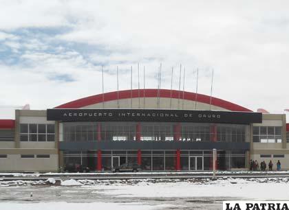 Mejorarán la infraestructura del aeropuerto orureño