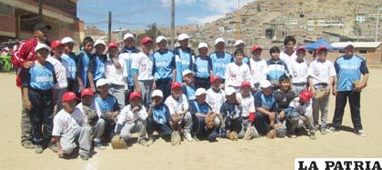Integrantes de las selecciones de Oruro y Chuquisaca