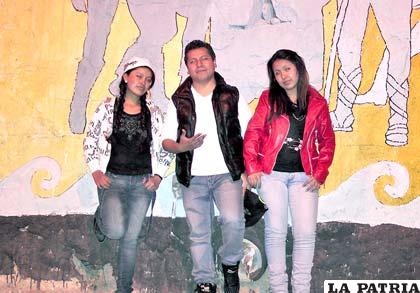 El hip hop acompañó la feria dominical de las Artes