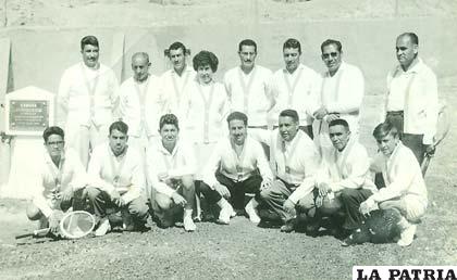 La directiva del Oruro Tenis Club en 1955